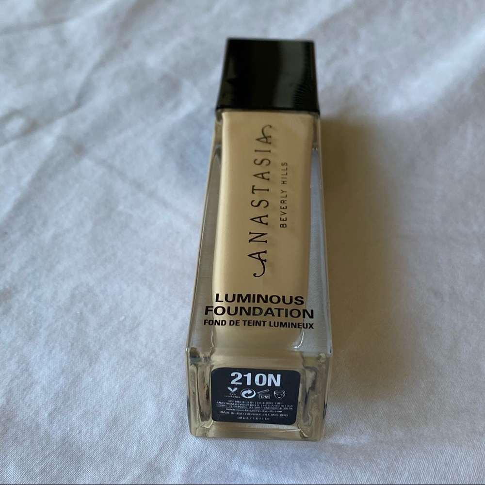 Anastasia Beverly Hills Luminous Foundation